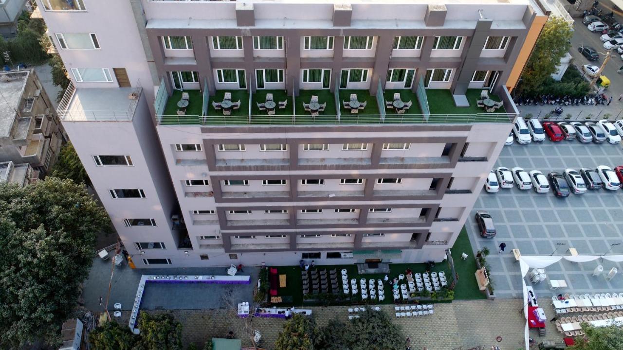 Apricot Hotel , Ahmedabad Exterior photo