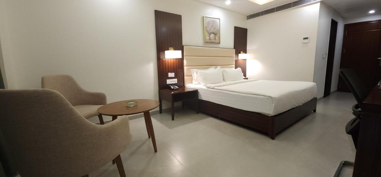 Apricot Hotel , Ahmedabad Exterior photo