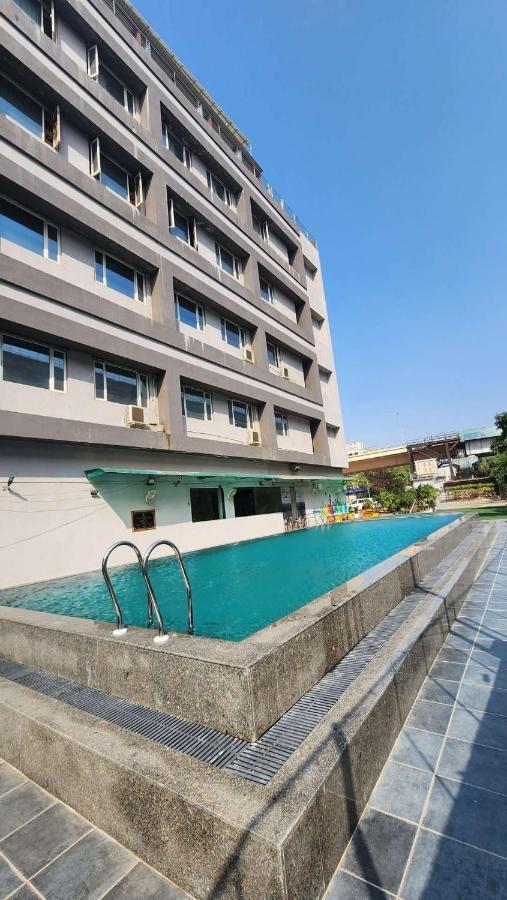 Apricot Hotel , Ahmedabad Exterior photo